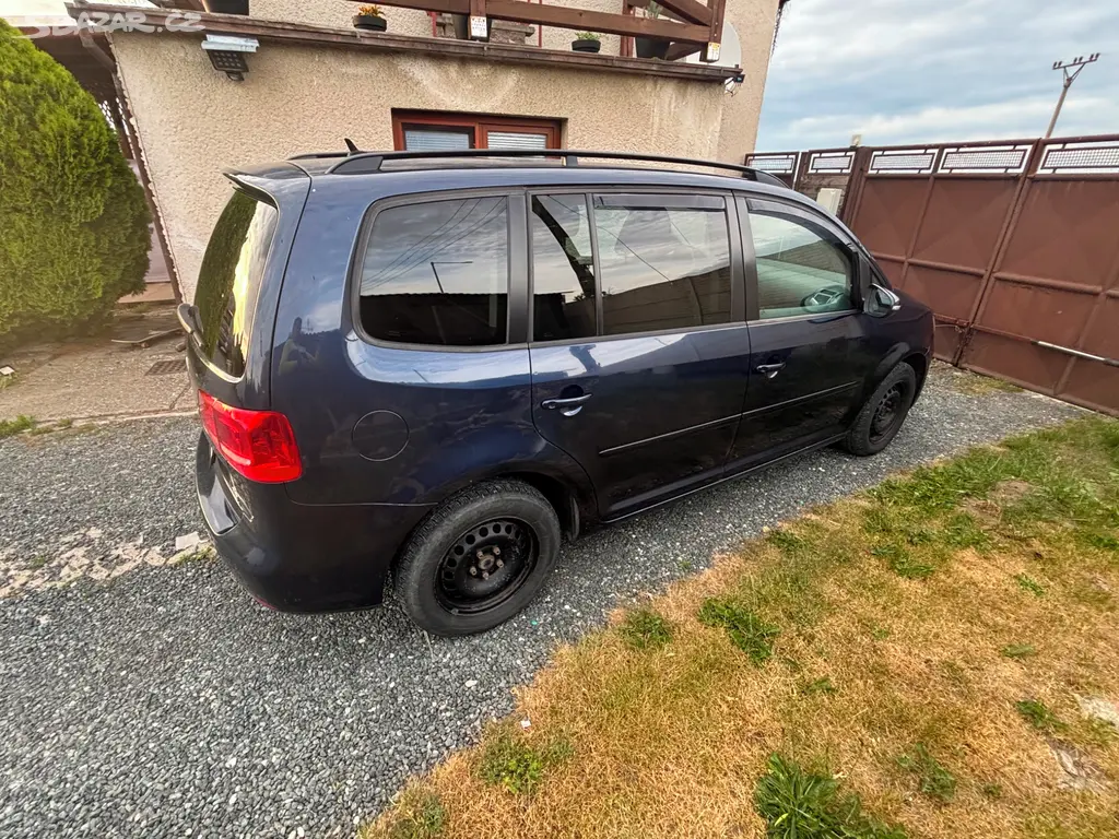 Volkswagen Touran 7 míst - fotka 5