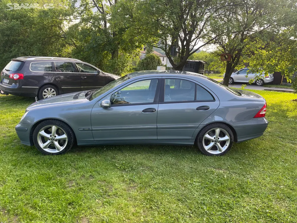 Prodám Mercedes 220 CDI - fotka 4