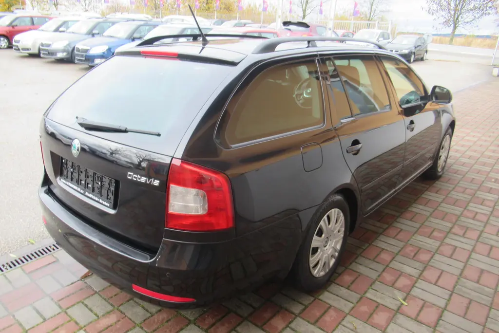 Škoda Octavia, 2.0 TDI AUT. KLIMA NA OPRAVU - fotka 5
