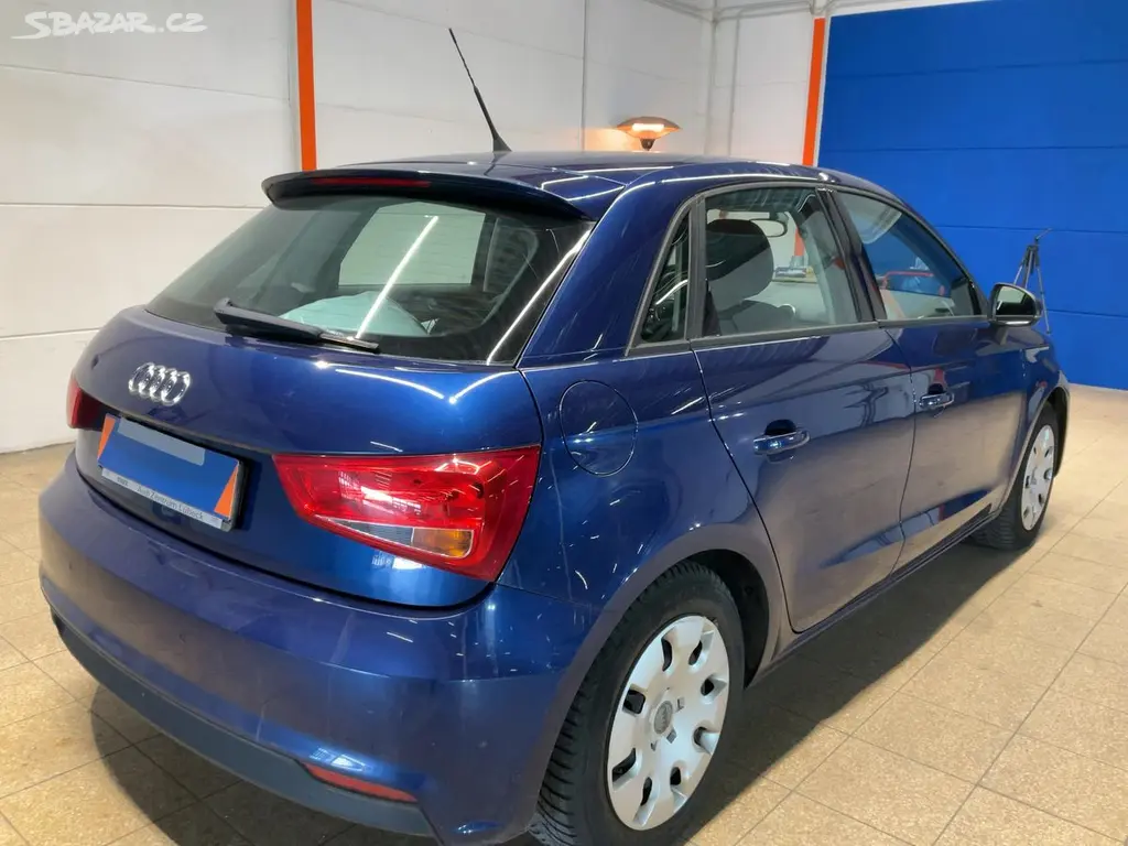Audi A1 Sportback 1.0 TFSI + 4 X ALU KOLA NAVÍC - fotka 5