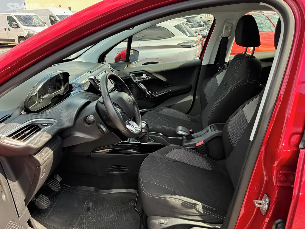 Peugeot 2008, 1,2 PureTech Active Pack 82k - fotka 6