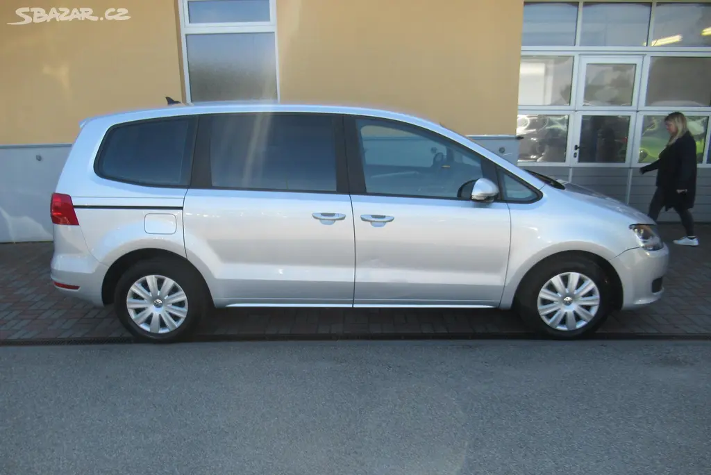 Volkswagen Sharan, 2.0 TDi KLIMA WEBASTO TAŽNÉ - fotka 3