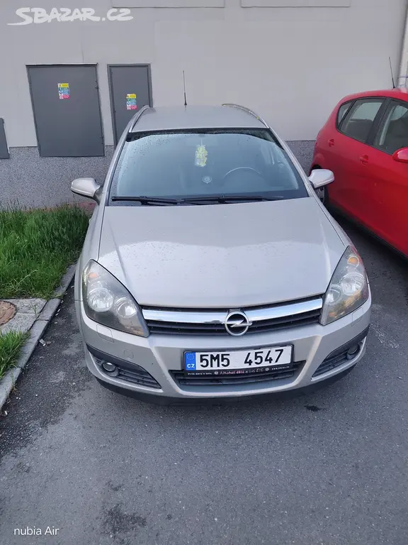 Opel Astra h 1.6.77kw kombi - fotka 2