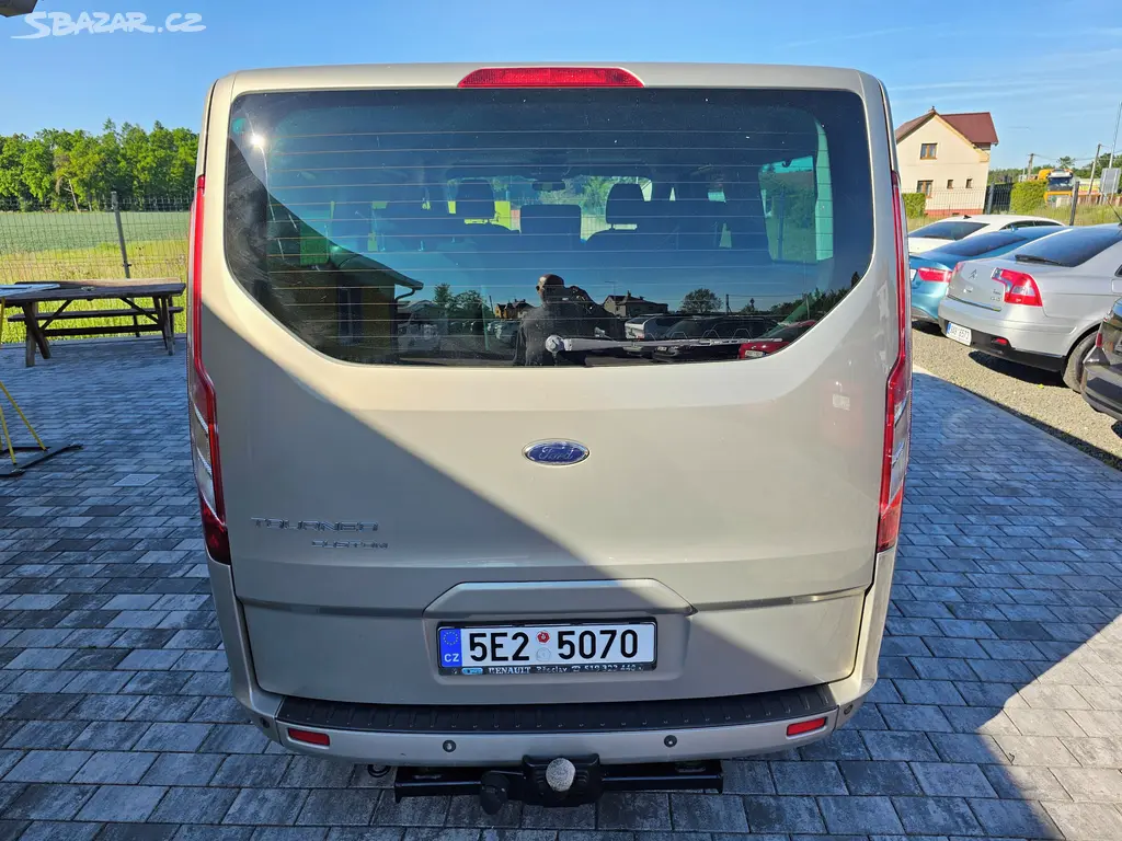 Ford Tourneo Custom, 2,2 TDCI, 8 míst, tažné zař. - fotka 6