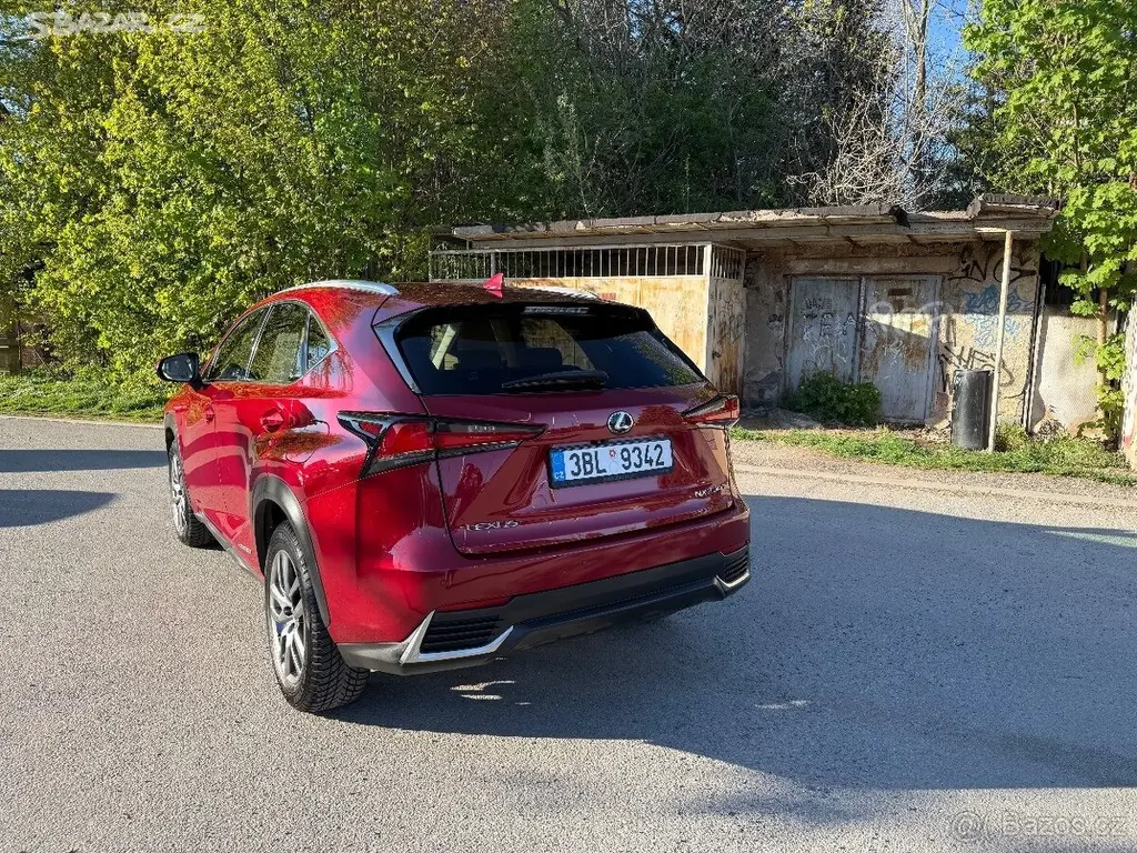 Lexus NX 300h 2,5 NX - fotka 2