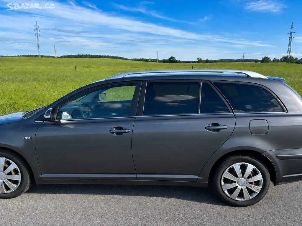 Toyota Avensis Combi 2.2 D-CAT 125 kW, r. v. 2007 - fotka 3