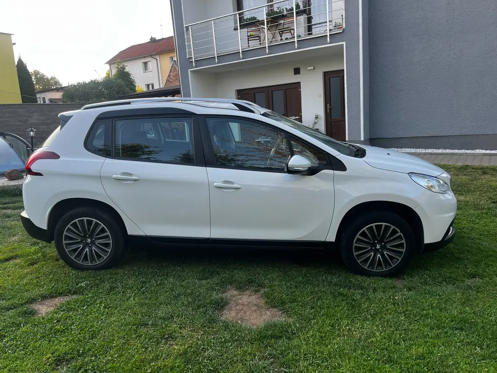 Peugeot 2008 1.2i 81Kw naj 95Tkm nové v ČR - fotka 6