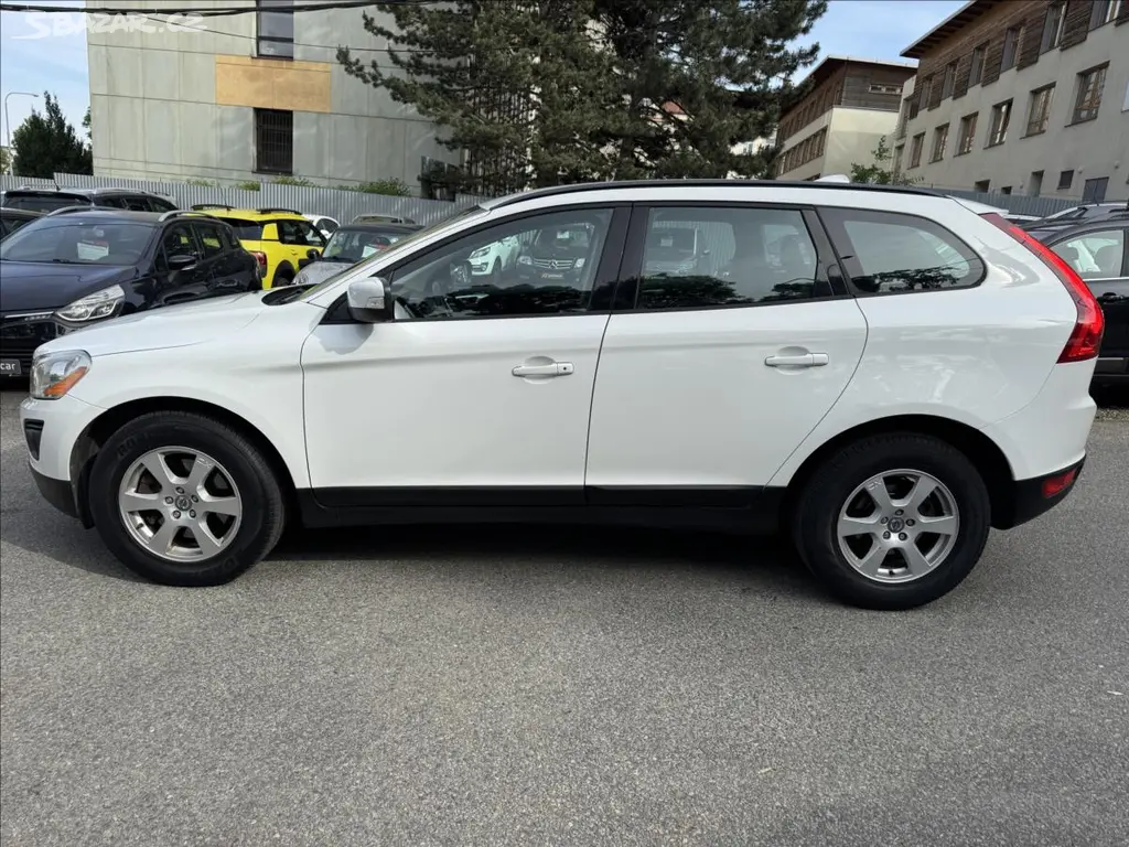 Volvo XC60, 2,4 krasný stav +1MAJITEL !! - fotka 6