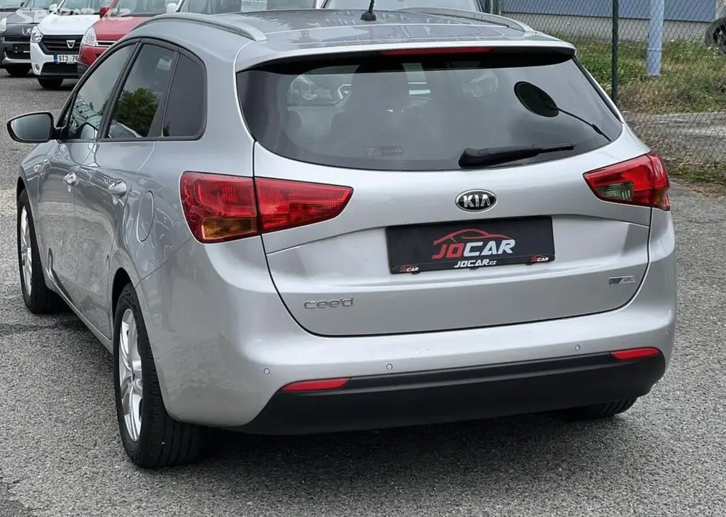 Kia Cee´d 1.4 CVVT LPG KLIMA TEMPOMAT manuální - fotka 5