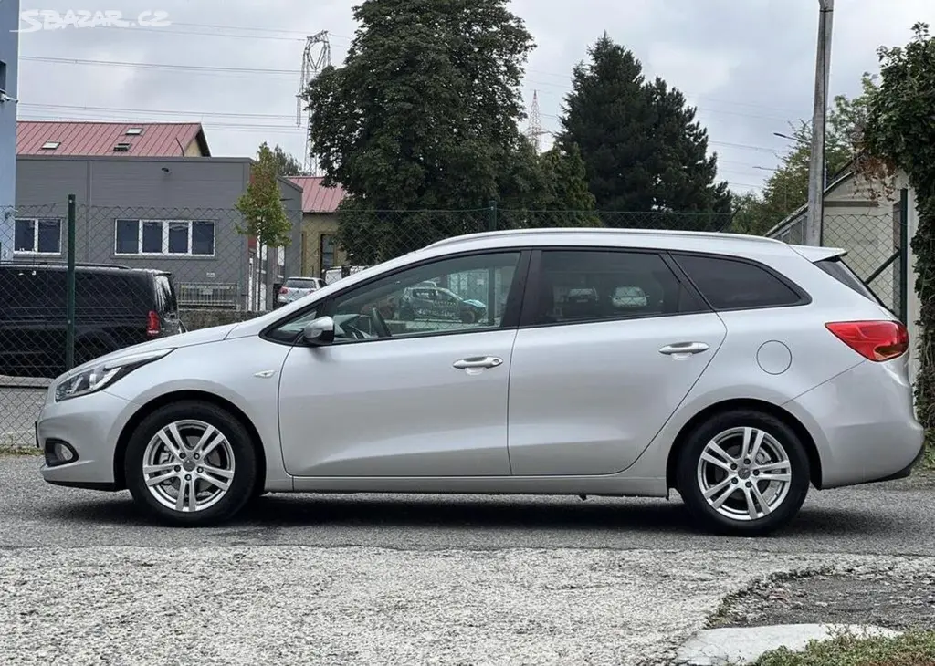 Kia Cee´d 1.4 CVVT LPG KLIMA TEMPOMAT manuální - fotka 4