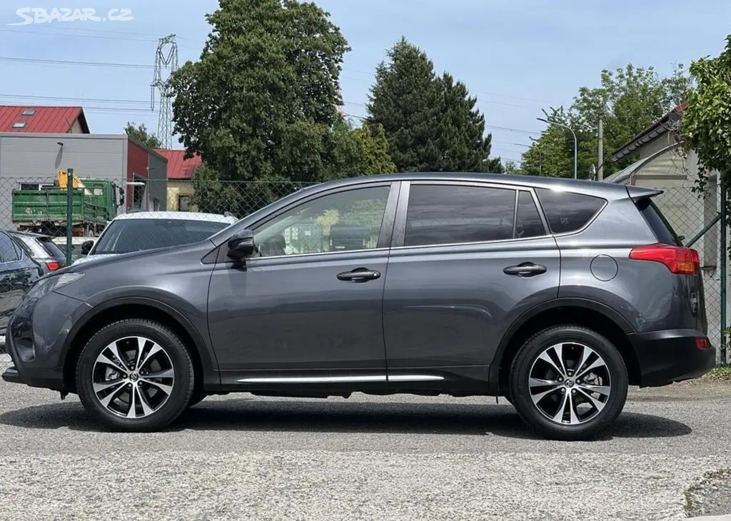 Toyota Rav4 2.0D D4D 4x4 KAMERA TEMPOMAT manuální - fotka 4