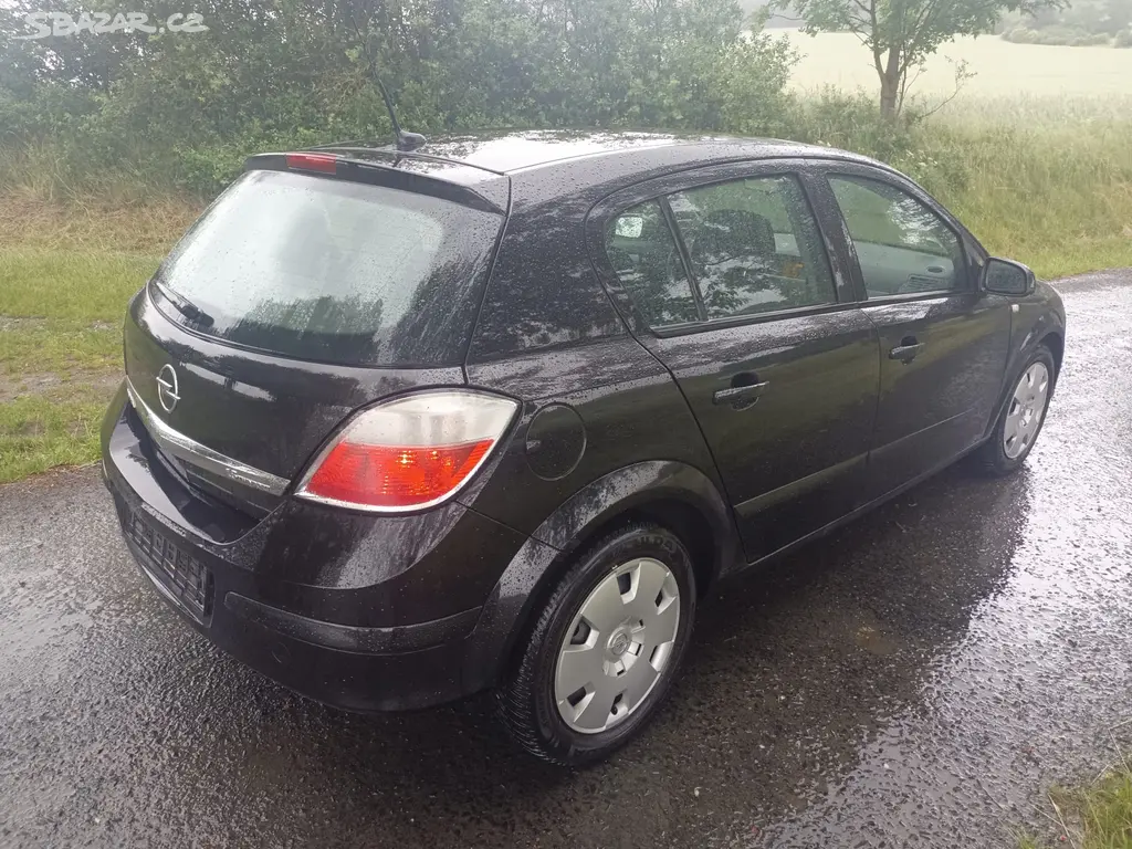Opel Astra H 1.6 77Kw RV.2005 naj.150tis.-NOVÁ STK - fotka 6