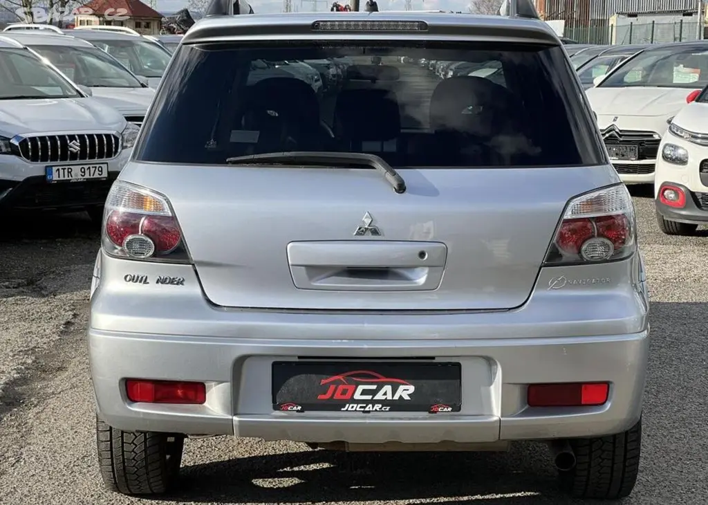 Mitsubishi Outlander Navigator 2.0i 4x4 KLIMA ALU - fotka 6