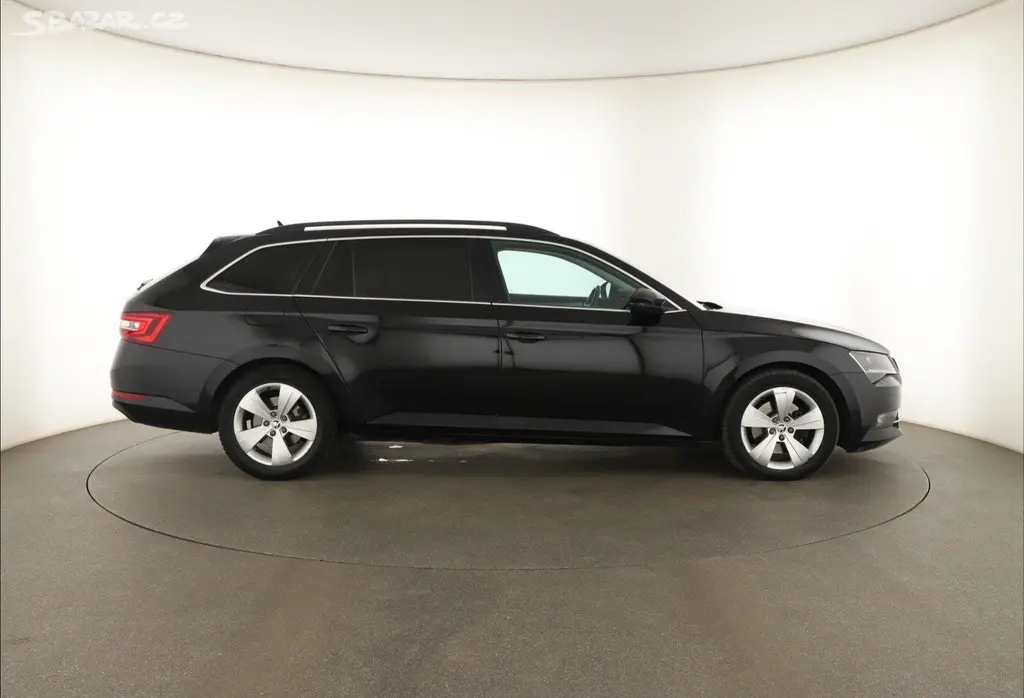 Škoda Superb, 2.0 TDI, Automat, Kůže - fotka 6