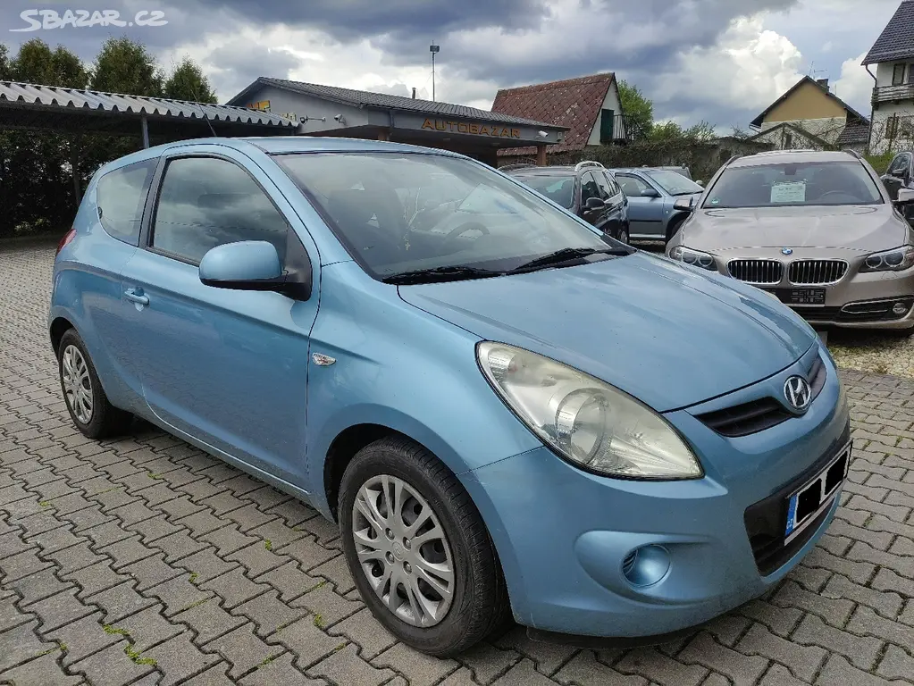 HYUNDAI i20 1.2i,57KW,10x AIRBAG,SERVO,USB,ESP. - fotka 3
