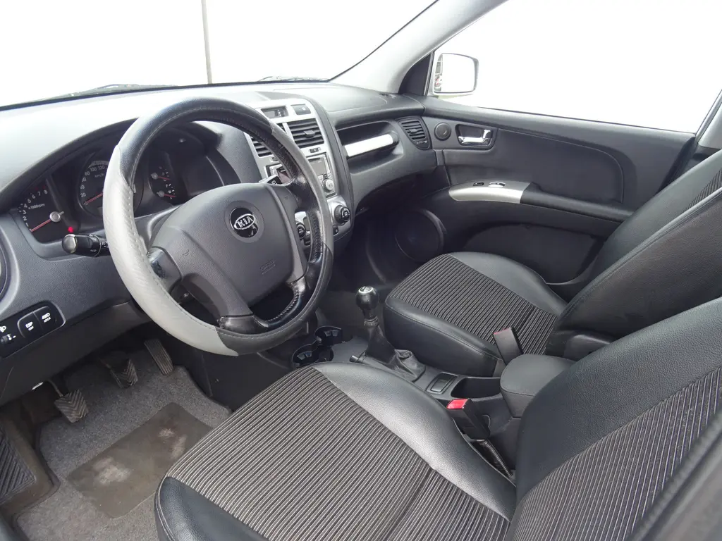 Kia Sportage 2.0i,104W,4X4,klima,ESP - fotka 5