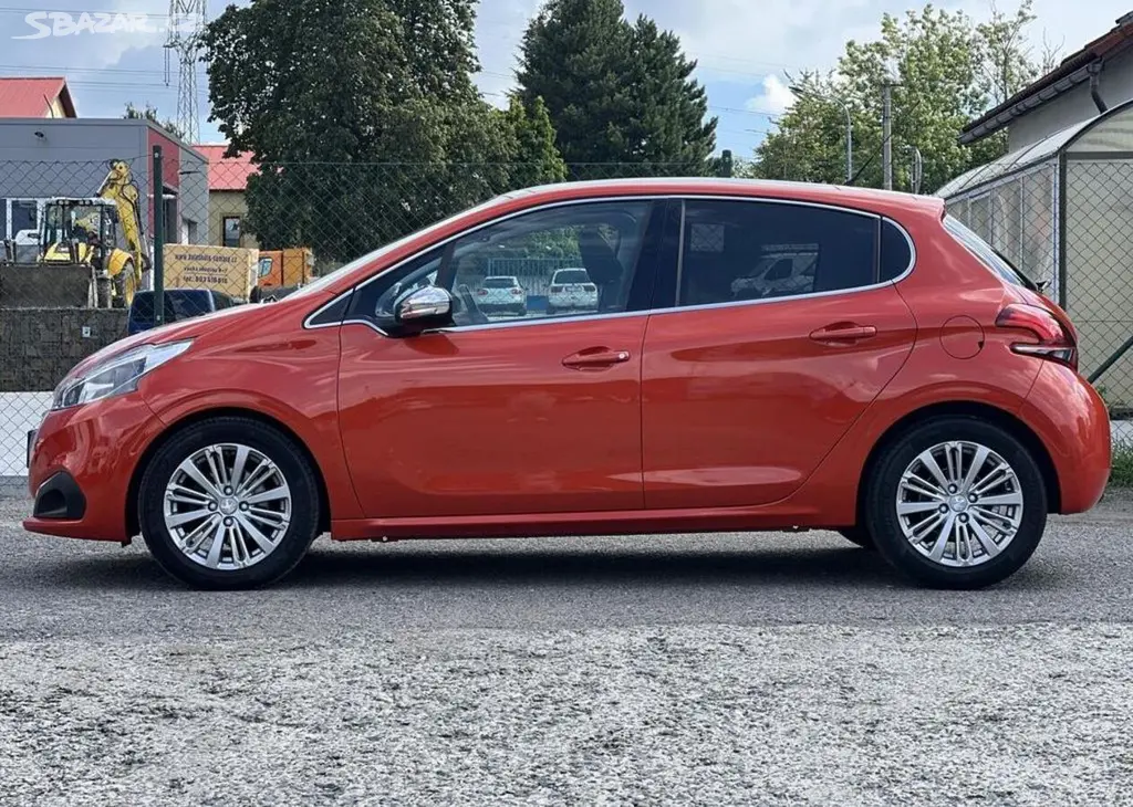 Peugeot 208 1.2i ALLURE KLIMA PANORAMA ALU - fotka 4