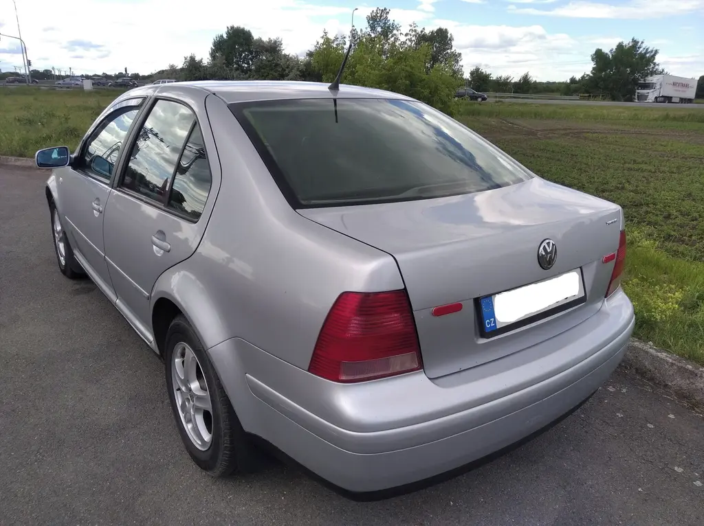 Volkswagen Bora 1.6-81kw - fotka 3