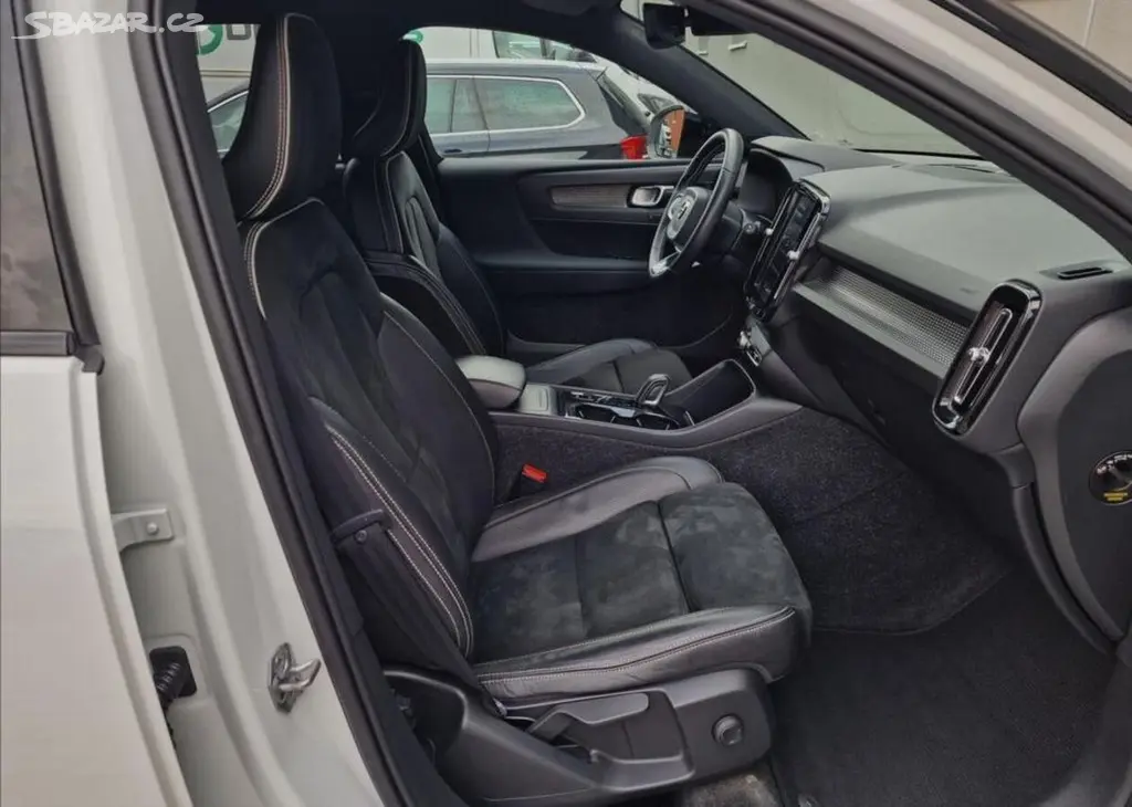 Volvo XC40, T4 R-Design AWD, ČR,1.Majitel - fotka 6