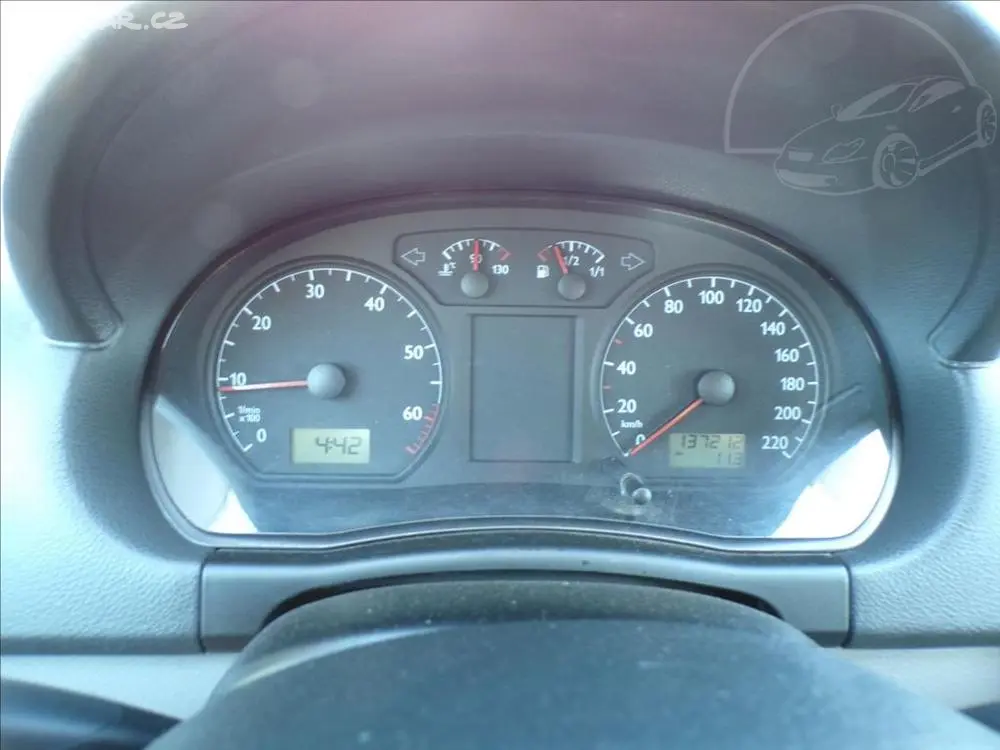 Volkswagen Polo 1,2 i KLIMA,TAŽNÉ ZAŘÍZENÍ - fotka 5