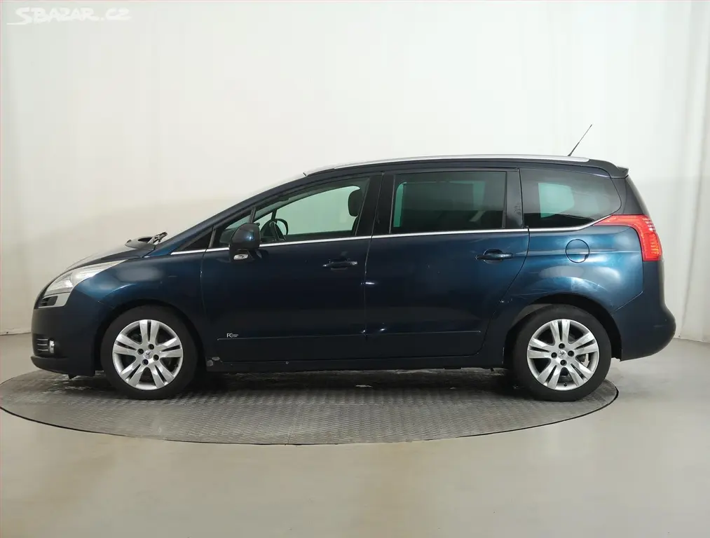 Peugeot 5008, 2.0 HDI, Automatická klima - fotka 3