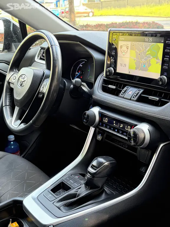 Toyota RAV 4 2.5 hybrid 2021 rok - fotka 4