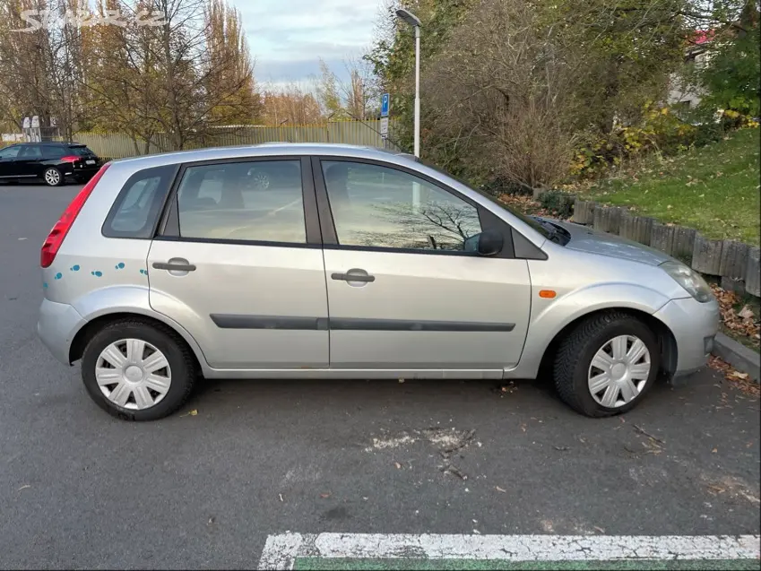 Ford Fiesta 1.3 51 kW - fotka 3