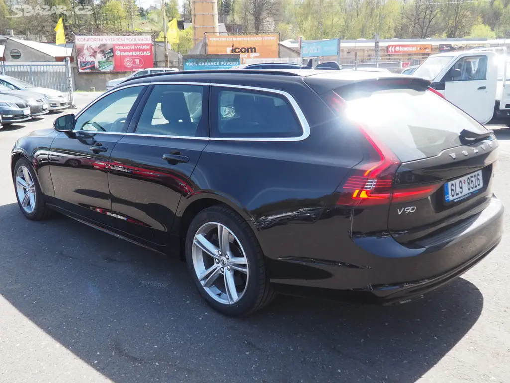 2022 Volvo V90 B4 MildHybrid, Momentum Pro - fotka 2