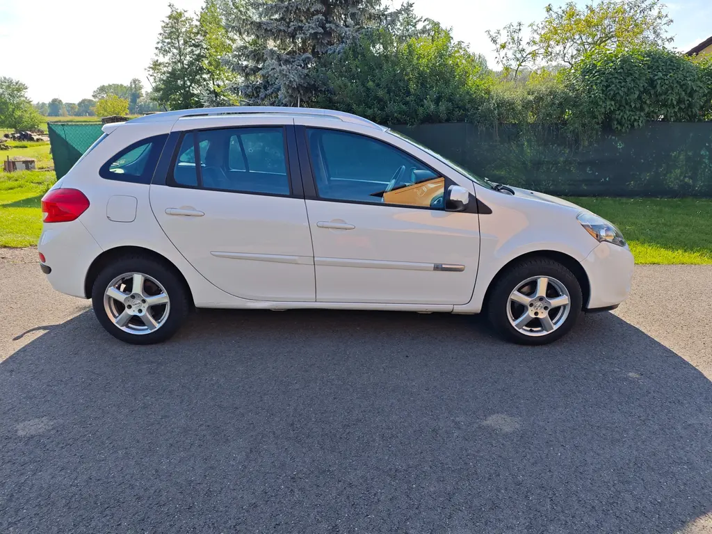 Renault Clio Grandtour 1,2 Tce,76kW,r.v.2012,ČR - fotka 4