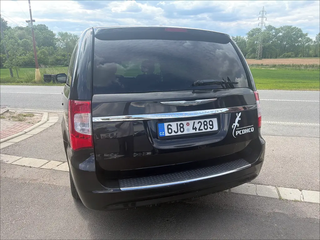 Chrysler Town Country 3,6 Limited DVD 2016 - fotka 5