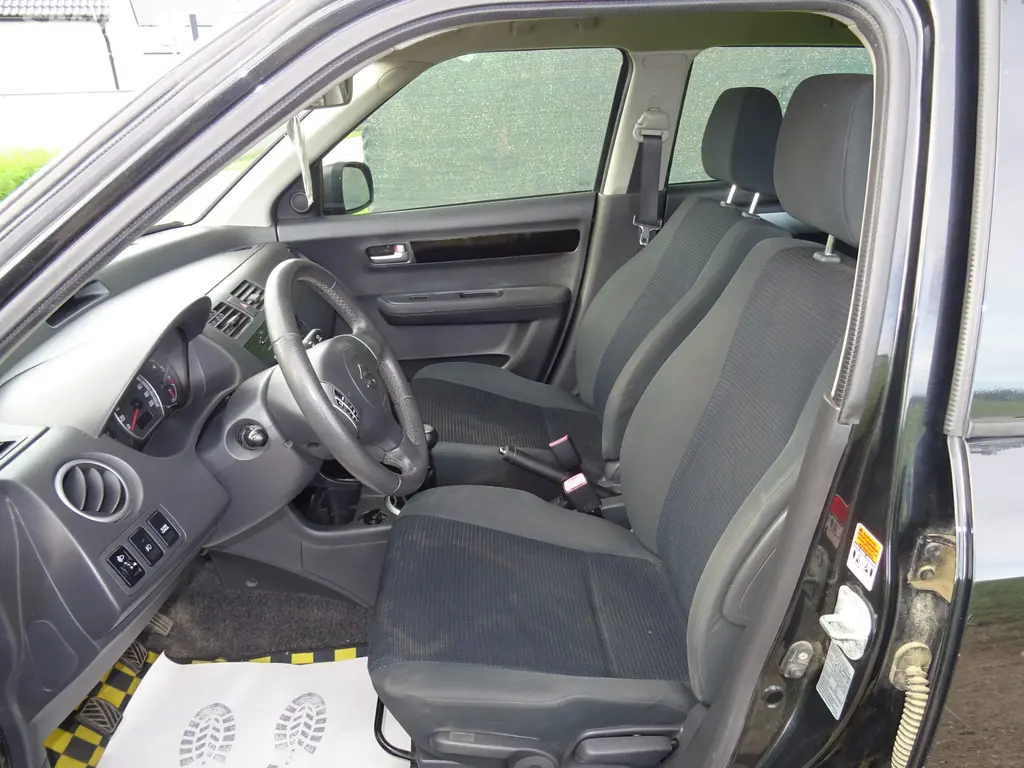 Suzuki Swift 1,3 DDiS 55kW nová STK - fotka 4