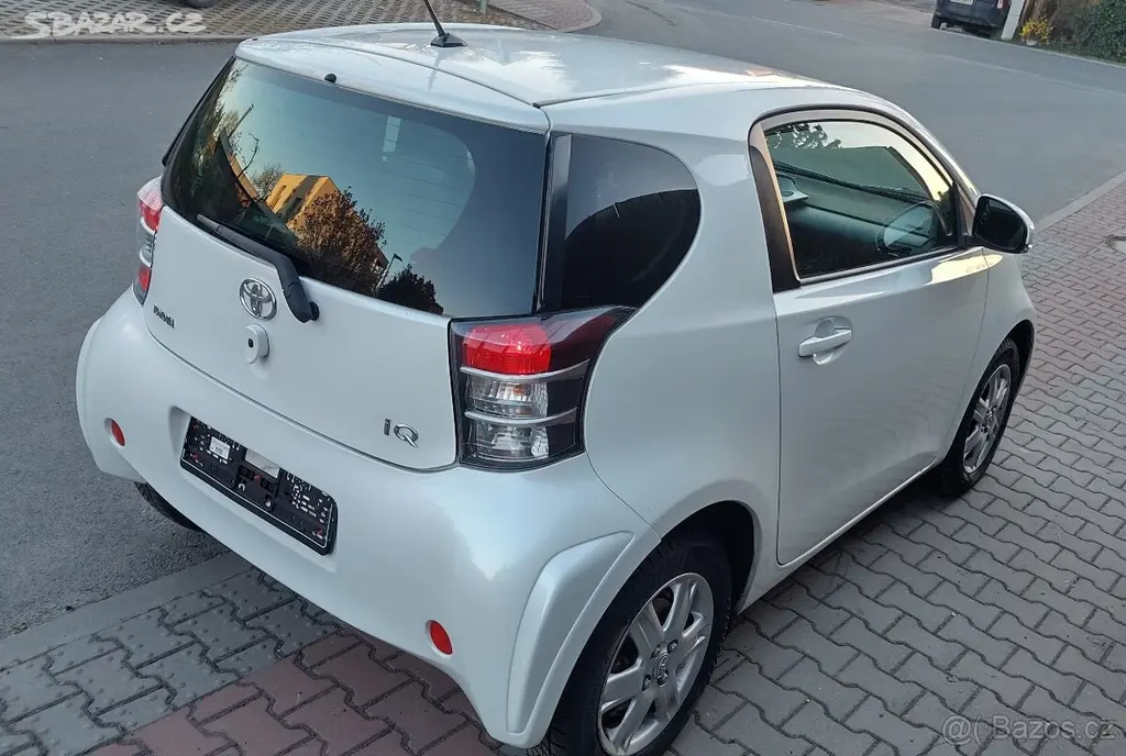 81.500km Toyota iQ 3+1 Polokůže Bez koroze Servis - fotka 4