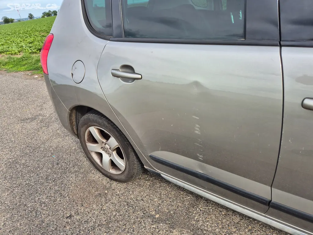 Peugeot 3008 1,6 i benzín 2010 - fotka 5