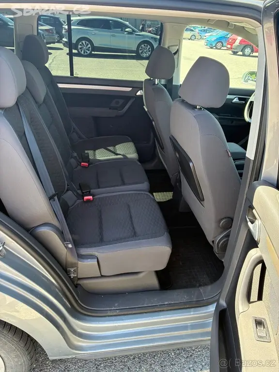 Volkswagen Touran 2,0 TDI 103kw DSG rv.2010 - fotka 3