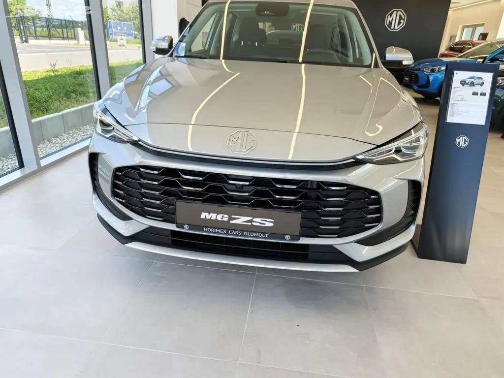 MG ZS, HEV ESSENTIAL Cosmic Silver