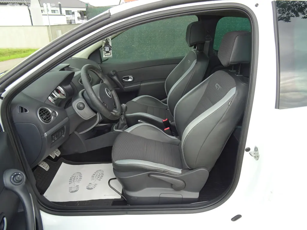 Renault Clio 1,6 GT 94kW nová STK, pěkná výbava - fotka 6