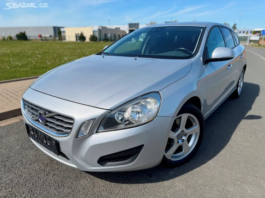 VOLVO V60 2.4 D5 158KW //2012 5-VÁLEC SERVISKA