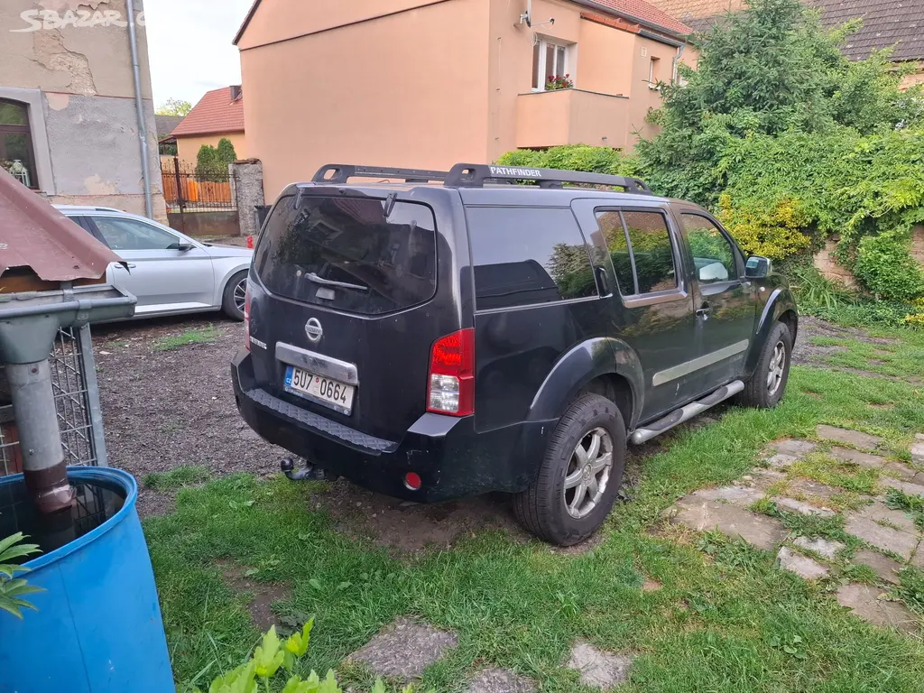 Nissan Pathfinder 2,5 dCi 4x4 128 kW TOP stav - fotka 2