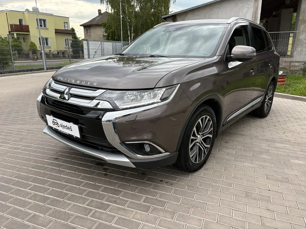 Mitsubishi Outlander, 2.2 DI-D/4x4/ČR/tažné/7míst - fotka 2