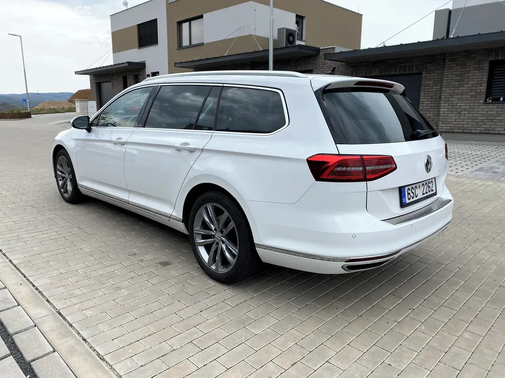 VW Passat 2.0 TDI, DSG, 140 kW, r. 2019, kůže, DPH - fotka 2