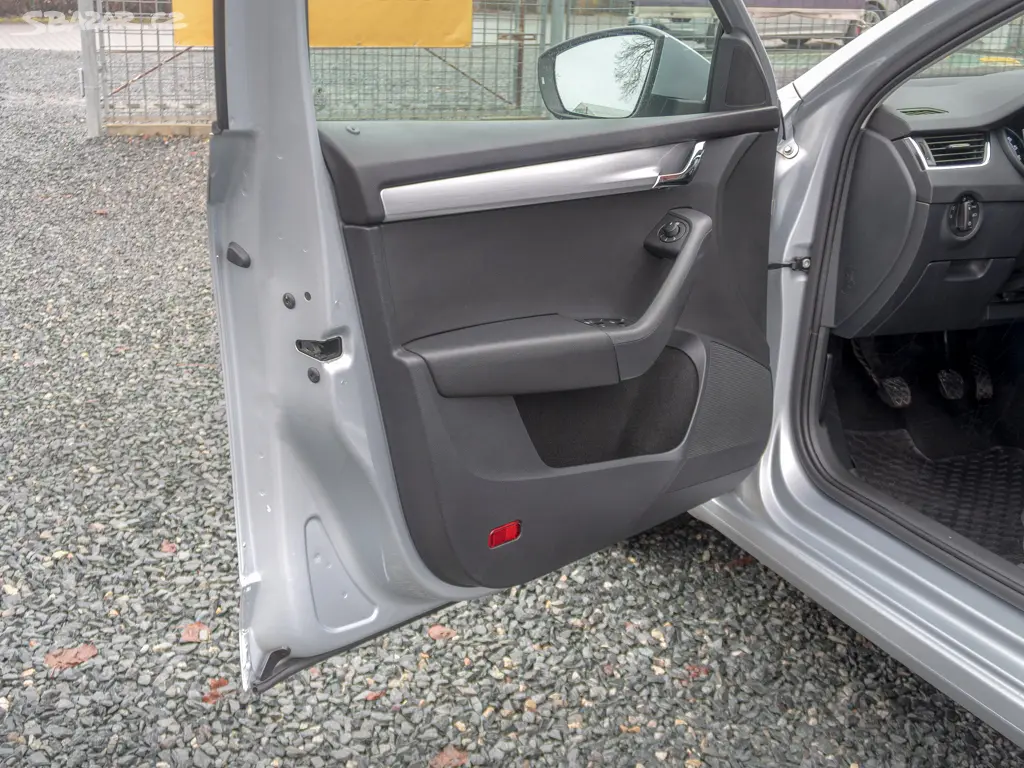 Škoda Octavia ČR 2.0TDI 110KW 1 majitel - fotka 4