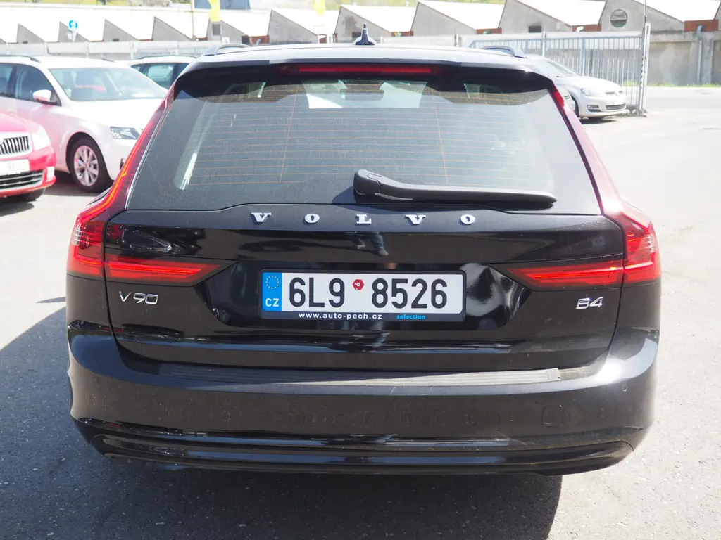2022 Volvo V90 B4 MildHybrid, Momentum Pro - fotka 3