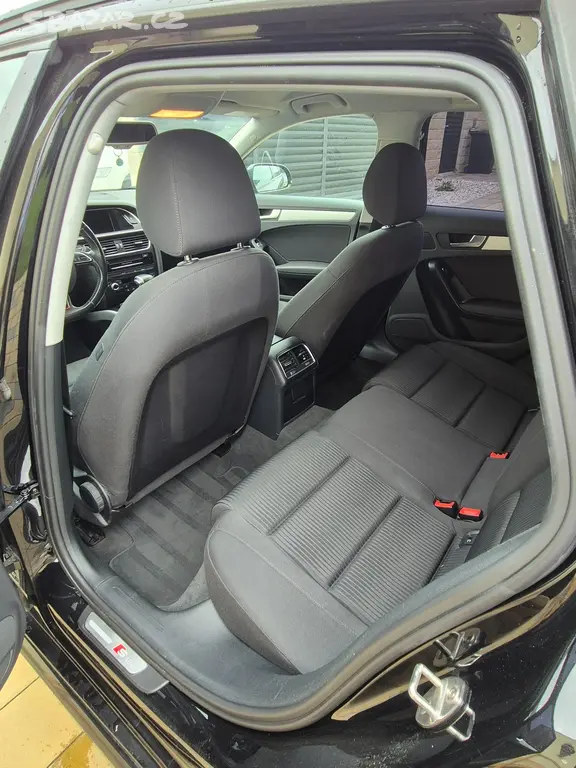 Audi A4 Avant B8 2.0TDI S-line TOP STAV, 119.000km - fotka 6