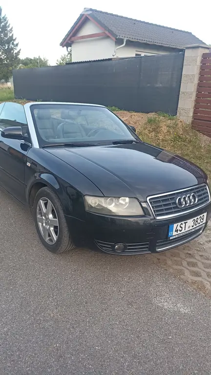 Audi a4 cabrio 2,5 tdi V6 - fotka 4