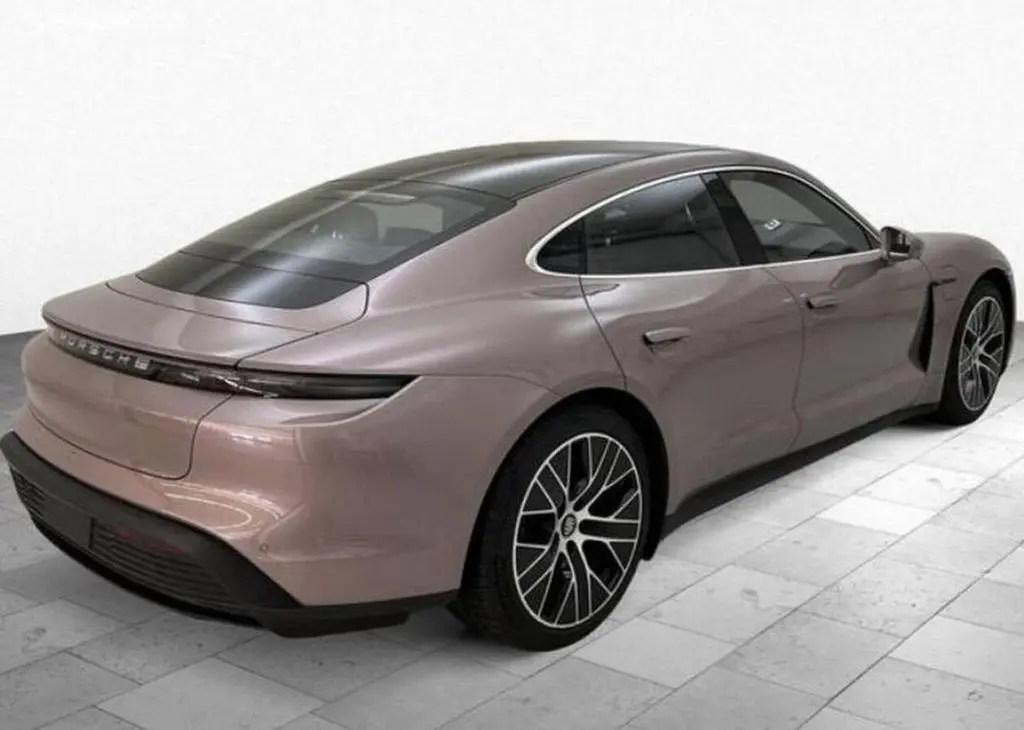 Porsche Taycan Performancebatterie Plus 350 kw - fotka 4