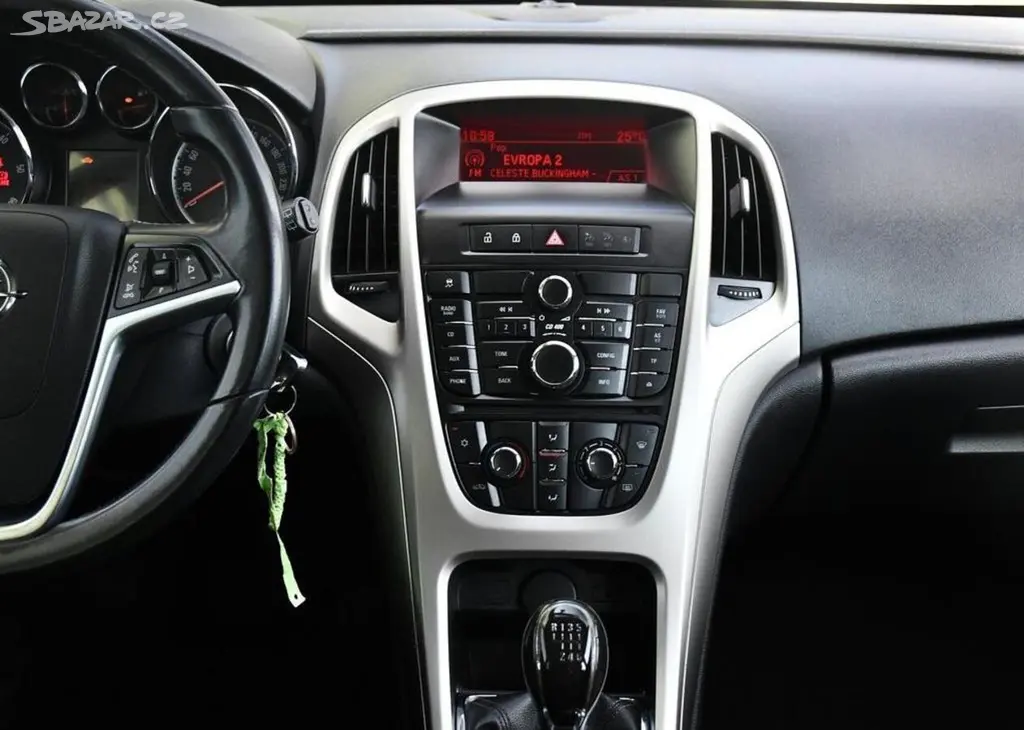 Opel Astra 1.7CDTi SPORTS TOURER 81 kw - fotka 6