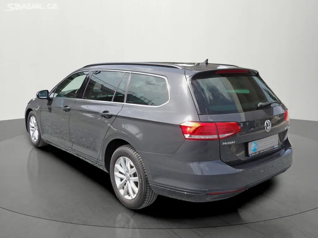 Volkswagen Passat, 2.0TDI Comfort Adaptiv Navi - fotka 3