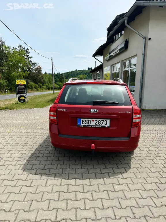 Kia CEED, r.v. 2009 1,4 / 80 kW - fotka 4