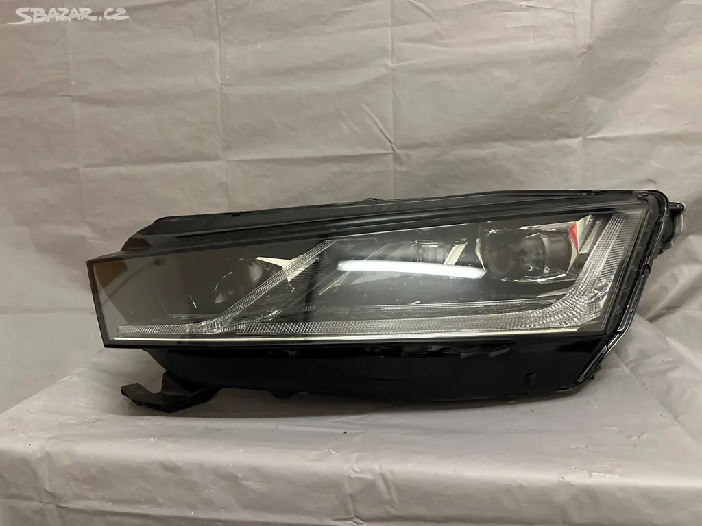 Škoda Octavia 4 full led světlo - fotka 4