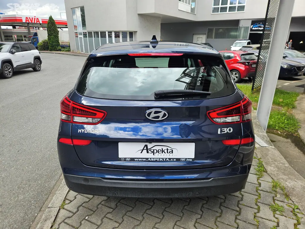 Hyundai i30, 1.5i Comfort, serv.kn., 1.maj. - fotka 4